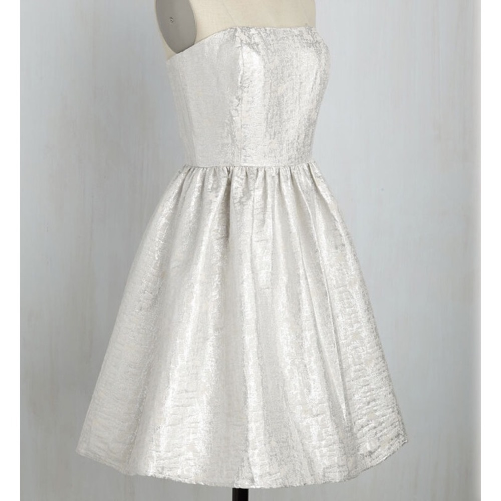 SOLD 🛑 ModCloth Silver A-line Dress with Pockets - NWOT - Picture 2 of 4